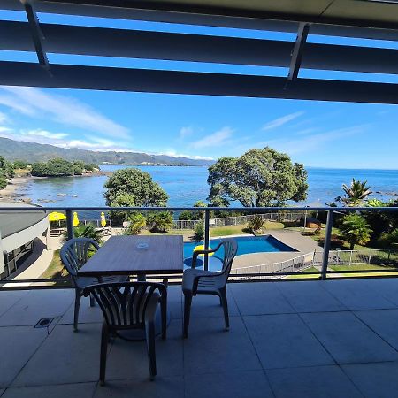 Te Kaha Beach Hotel エクステリア 写真