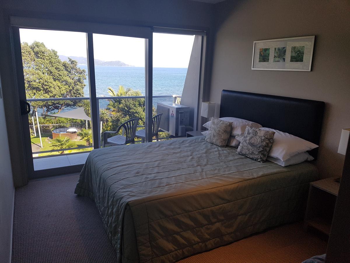 Te Kaha Beach Hotel エクステリア 写真
