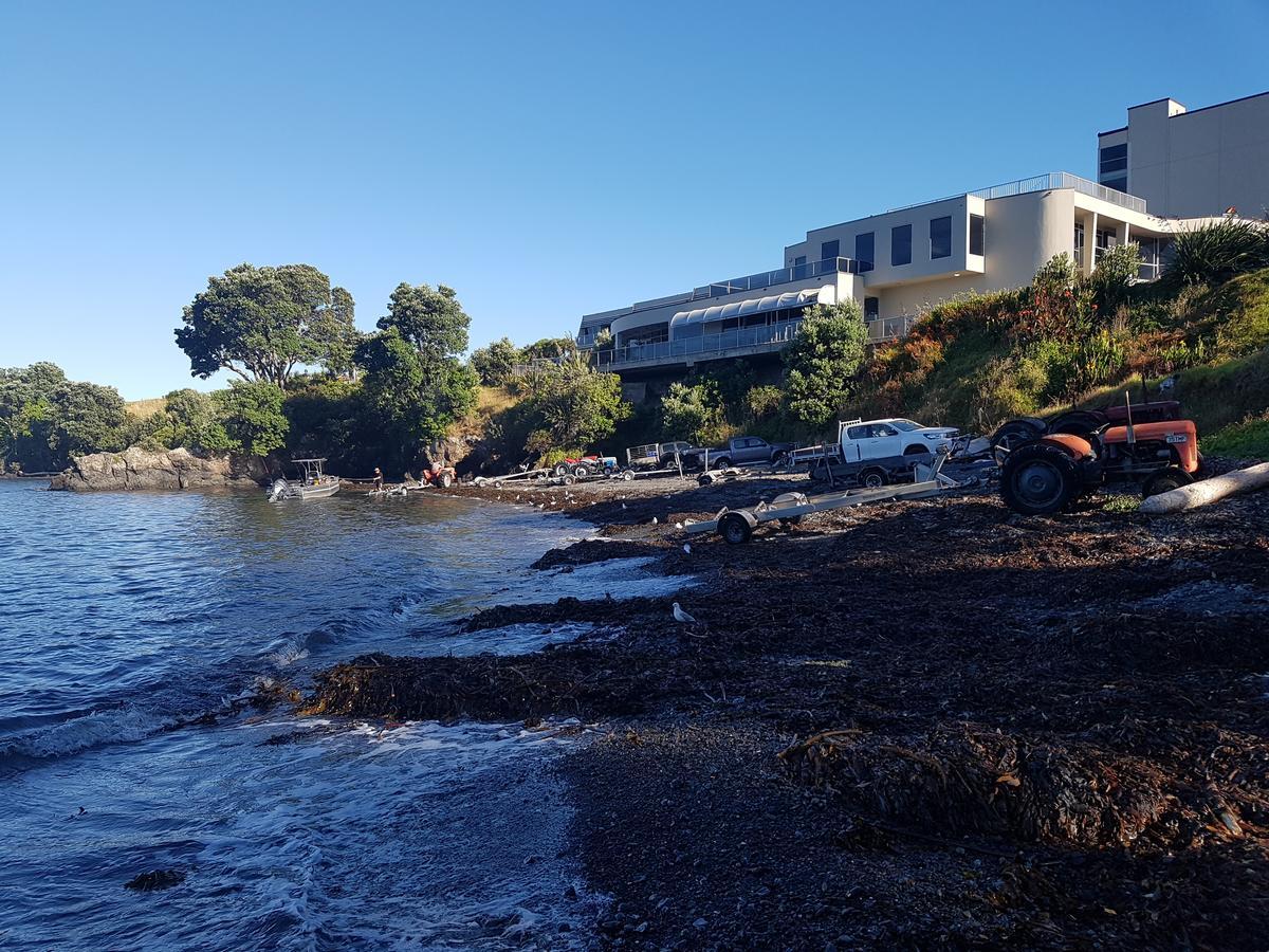 Te Kaha Beach Hotel エクステリア 写真