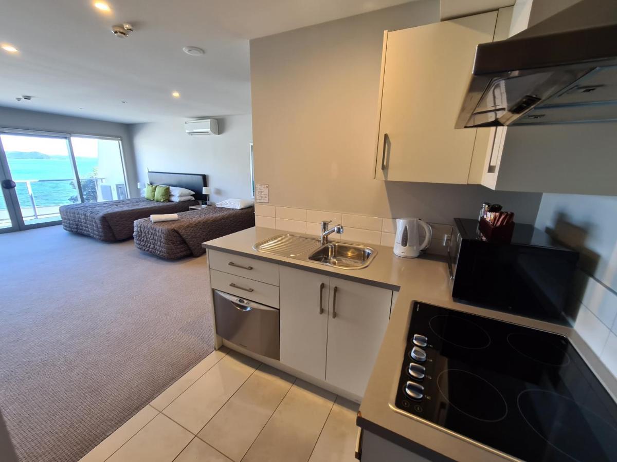 Te Kaha Beach Hotel エクステリア 写真