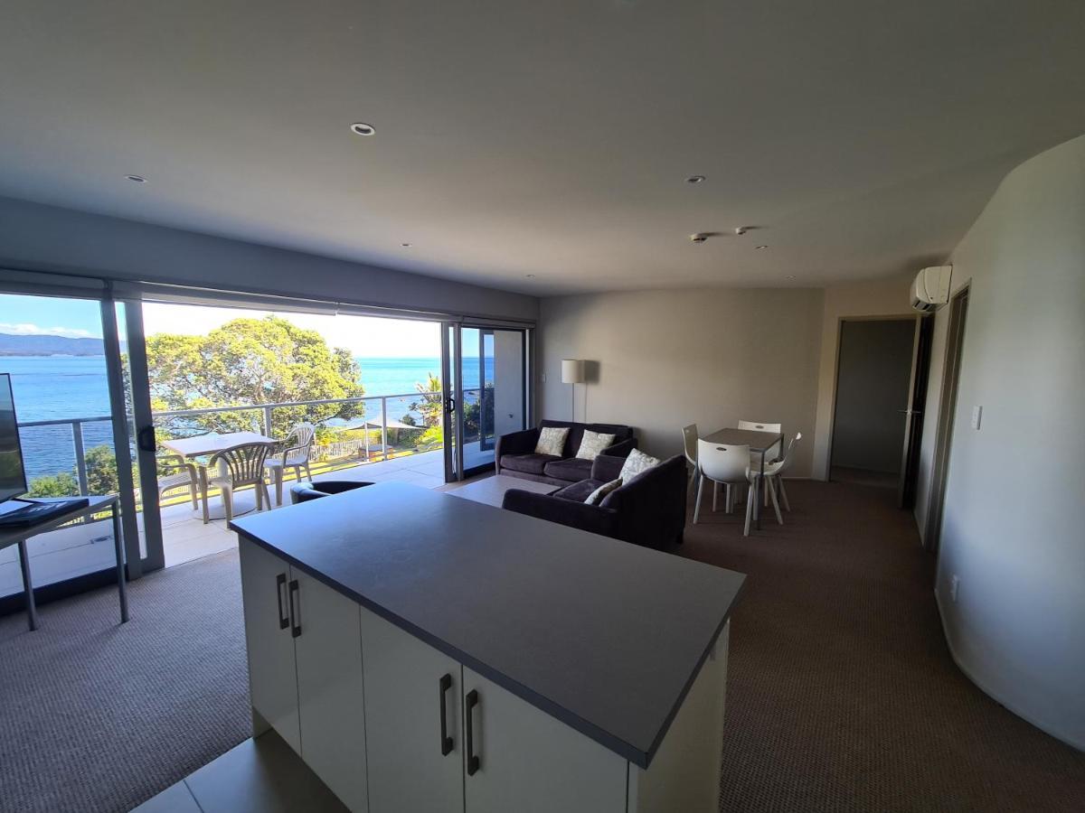 Te Kaha Beach Hotel エクステリア 写真