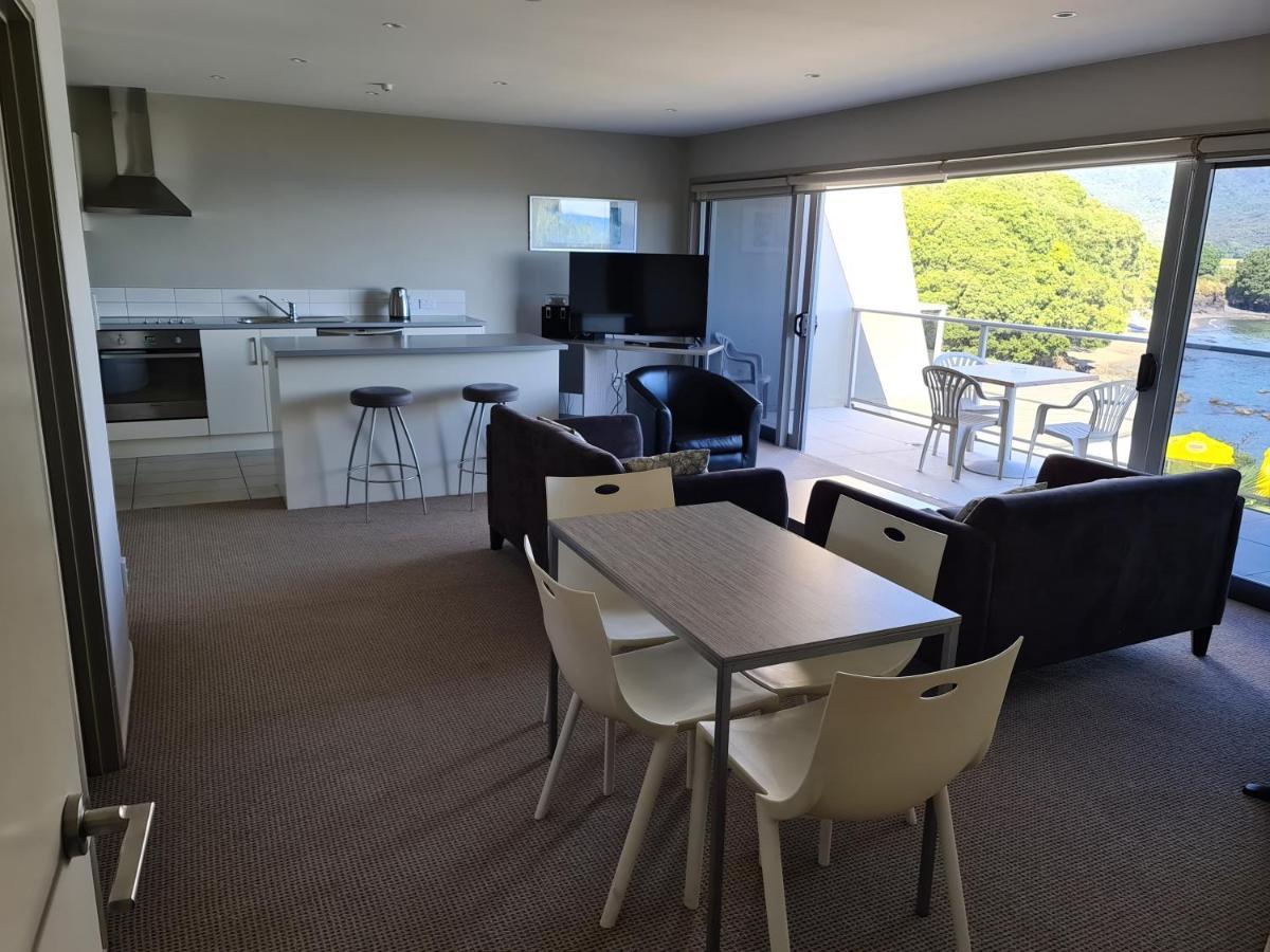 Te Kaha Beach Hotel エクステリア 写真