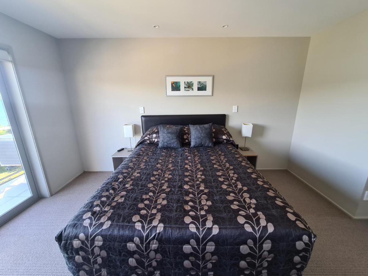 Te Kaha Beach Hotel エクステリア 写真