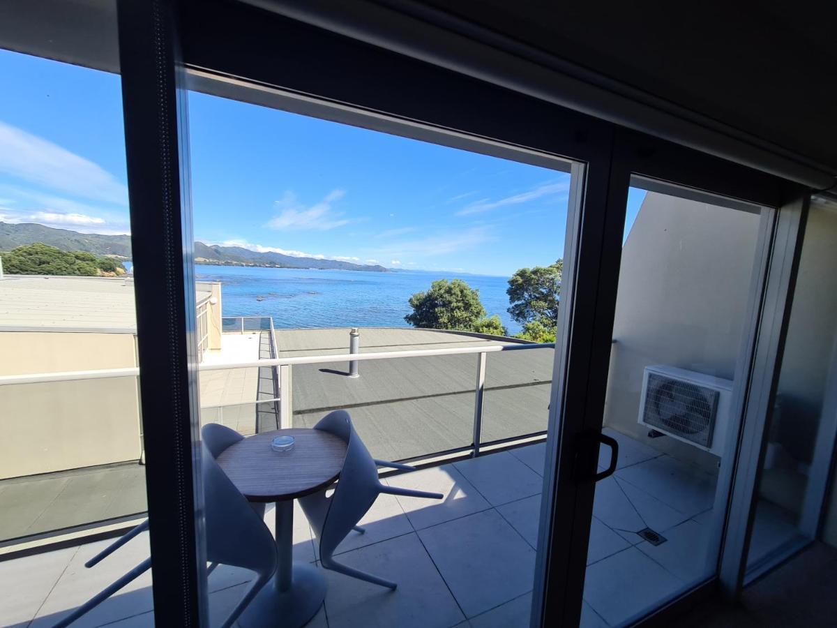 Te Kaha Beach Hotel エクステリア 写真