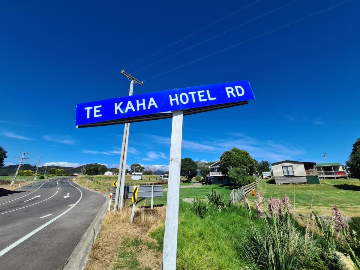 Te Kaha Beach Hotel エクステリア 写真